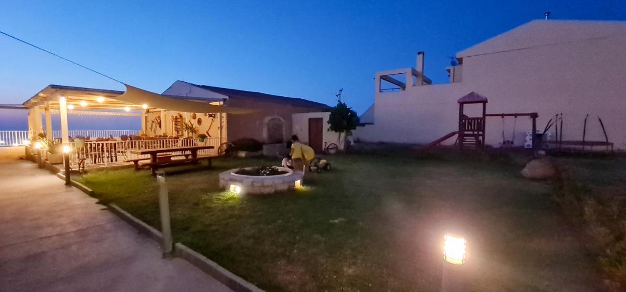 Ekavi Hotel Sfáka Exterior foto